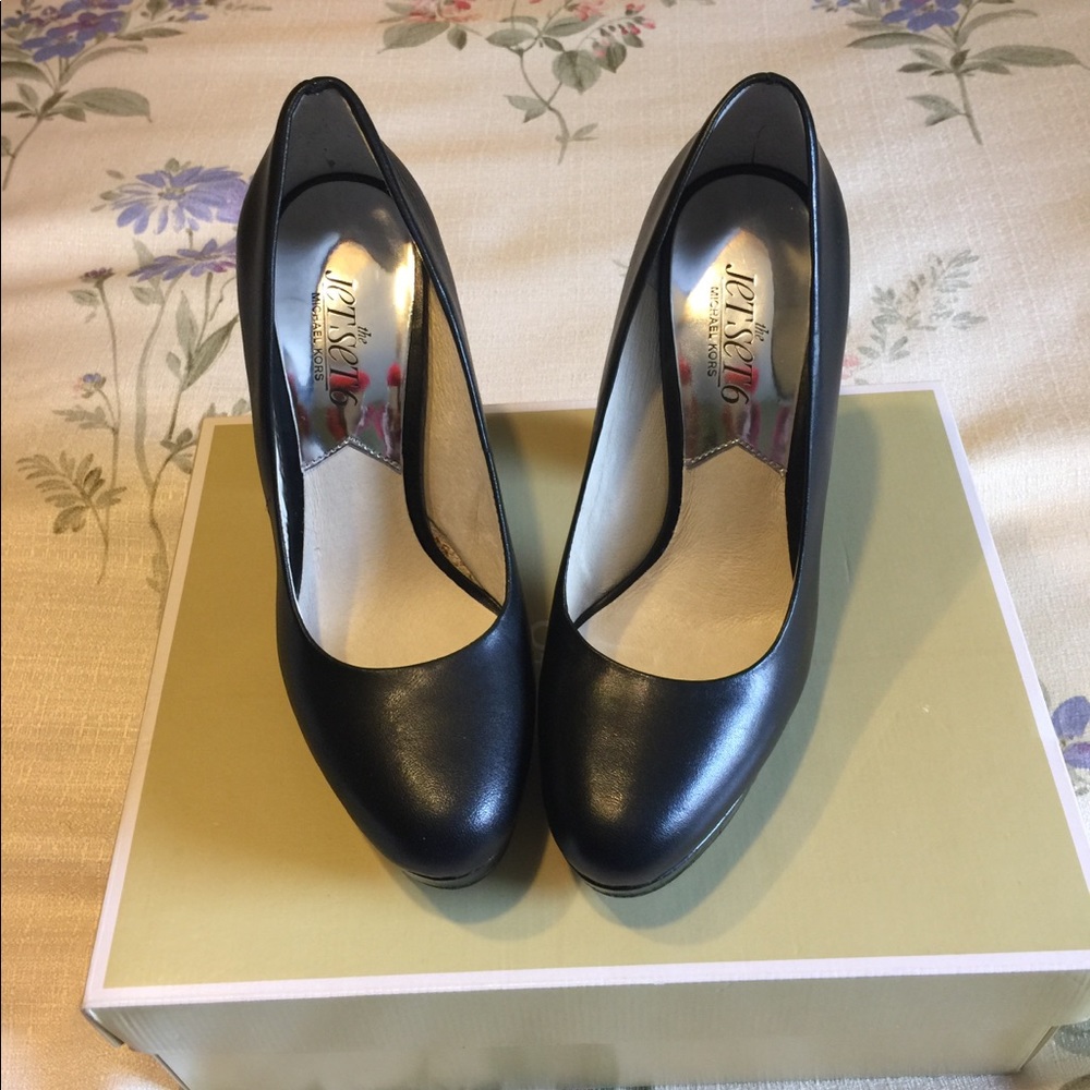Michael Kors New Black Sabrina Pumps.